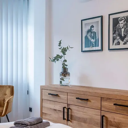 Am - Your Austrian *