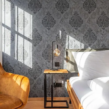 Am - Your Austrian *