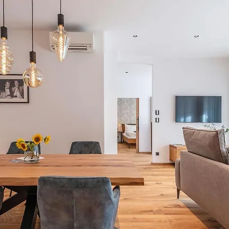 Am - Your Austrian גרונדלסי